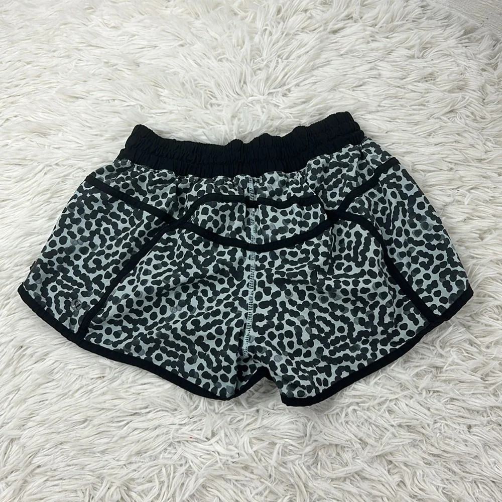 Lululemon Tracker Short III *4-way Stretch Ace Spot Tranquil Blue Black / Black